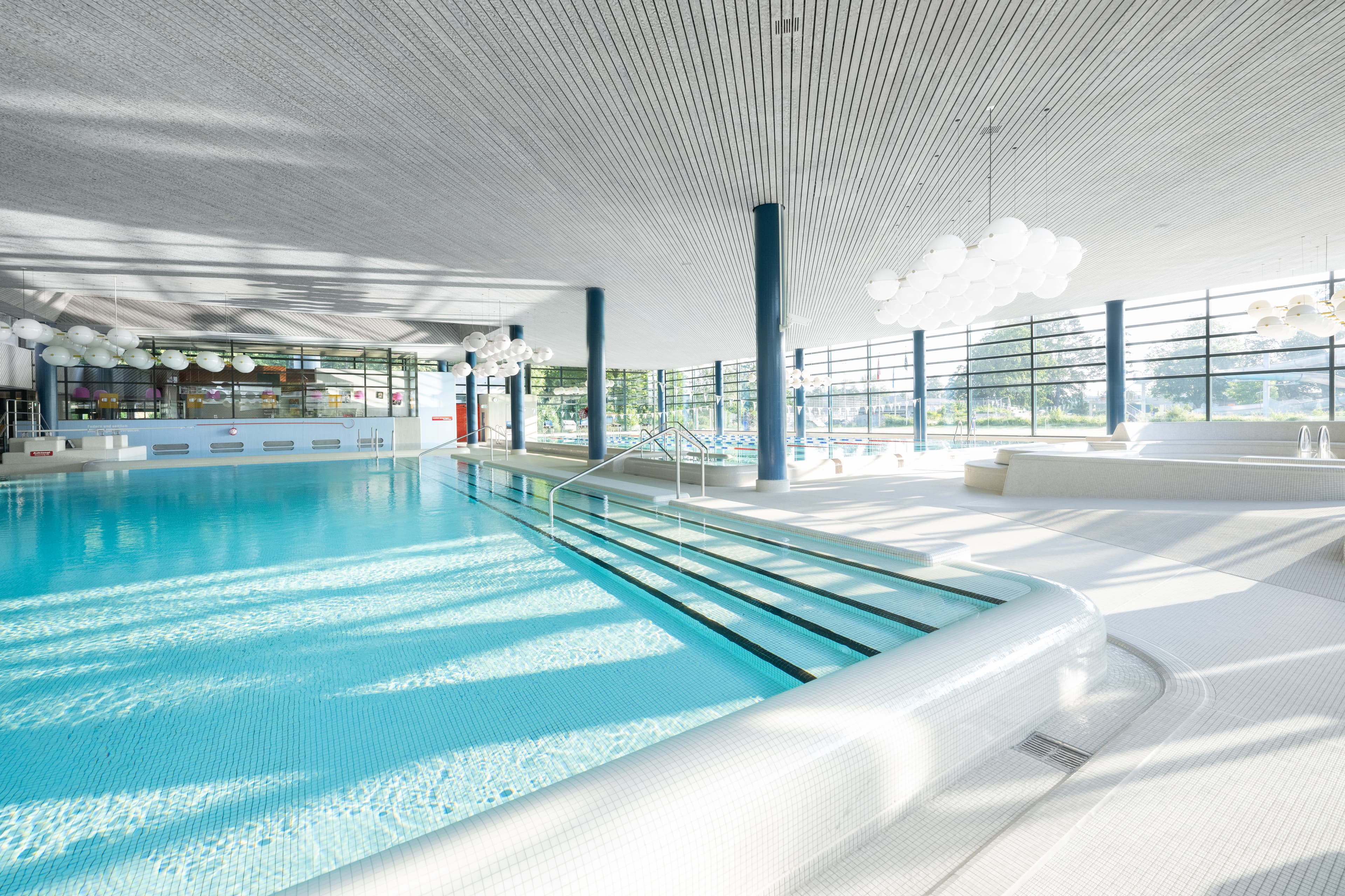 Hallenbad Mooshüsli Emmen – Schwimmschule Aquanina